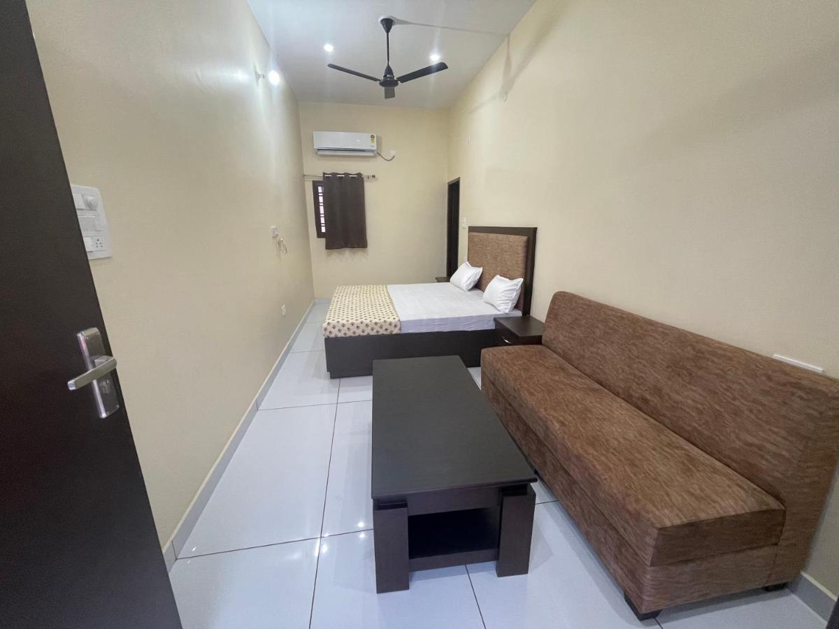Bld Restaurant And Home Stay เดห์ราดุน ภายนอก รูปภาพ